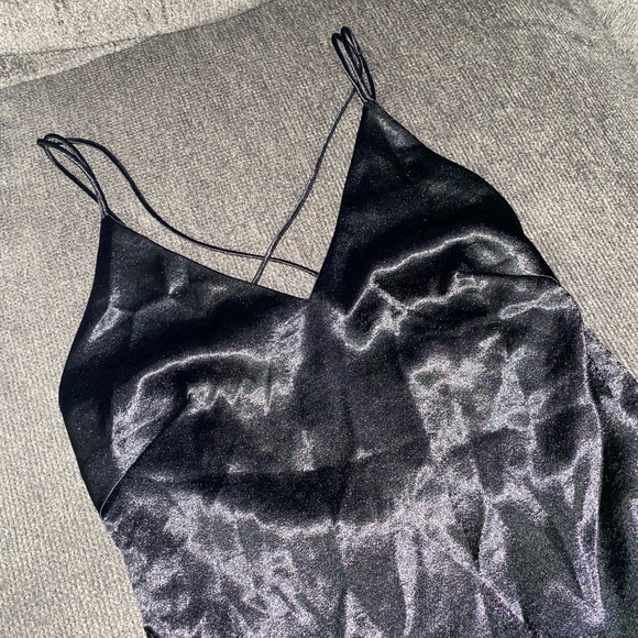 Beautiful silk shine material strappy maxi dress - Picture 9 of 9